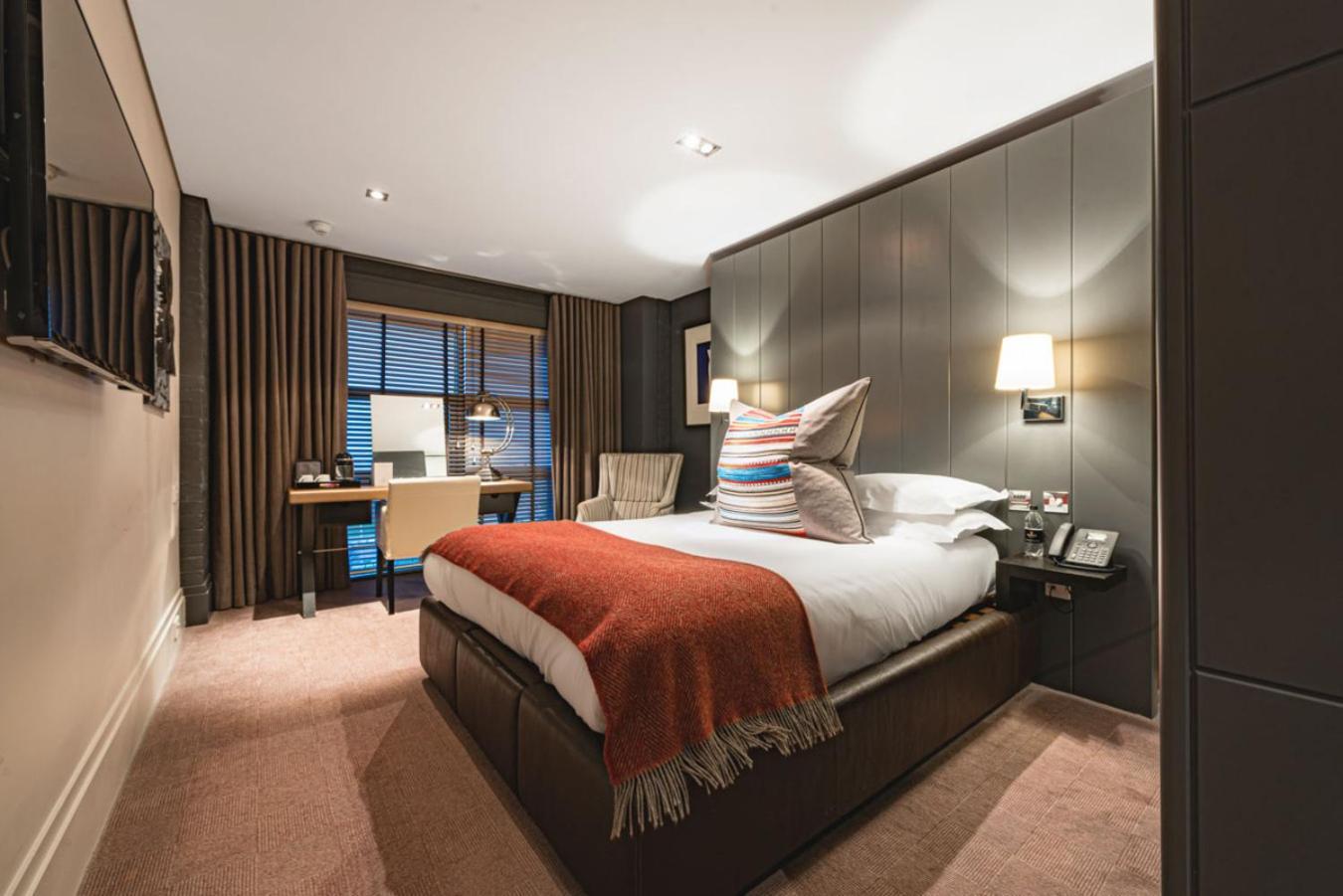 Dakota Eurocentral Hotel 4*
