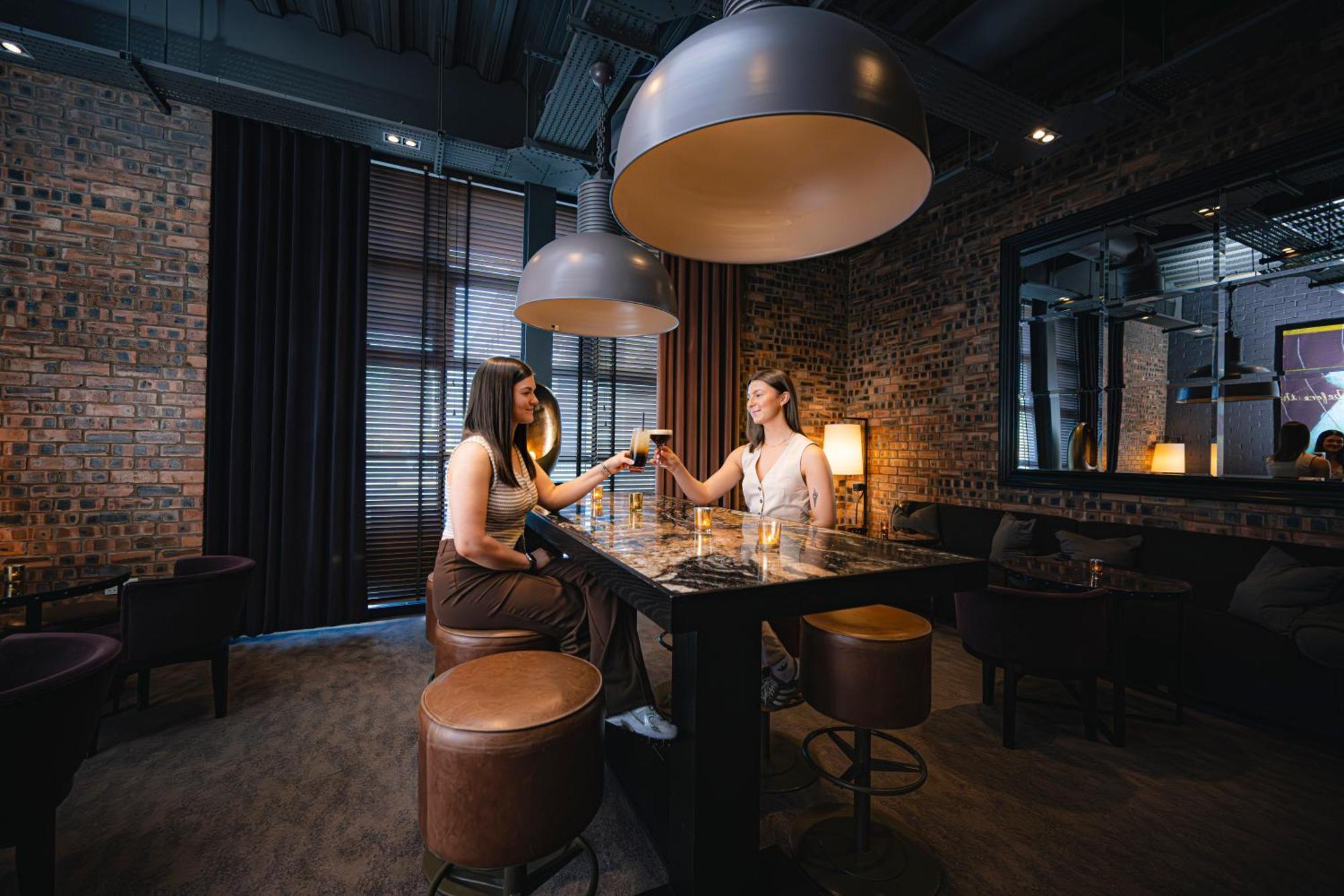 Dakota Eurocentral Hotel 4*